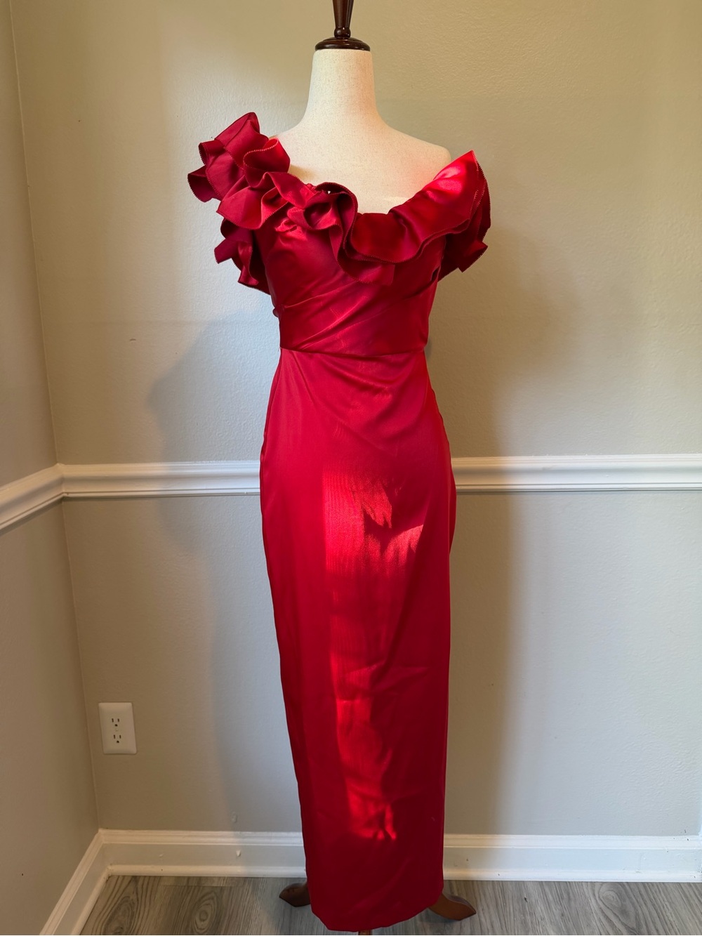 Muse by Marchesa Fuchsia Satin Ruffle Off Shoulder Gown Size 2 NWT